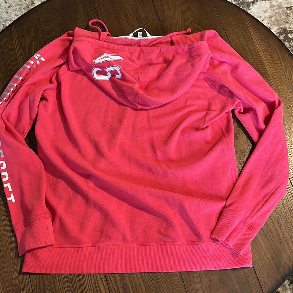M Victoria Secret pullover - Picture 6 of 6